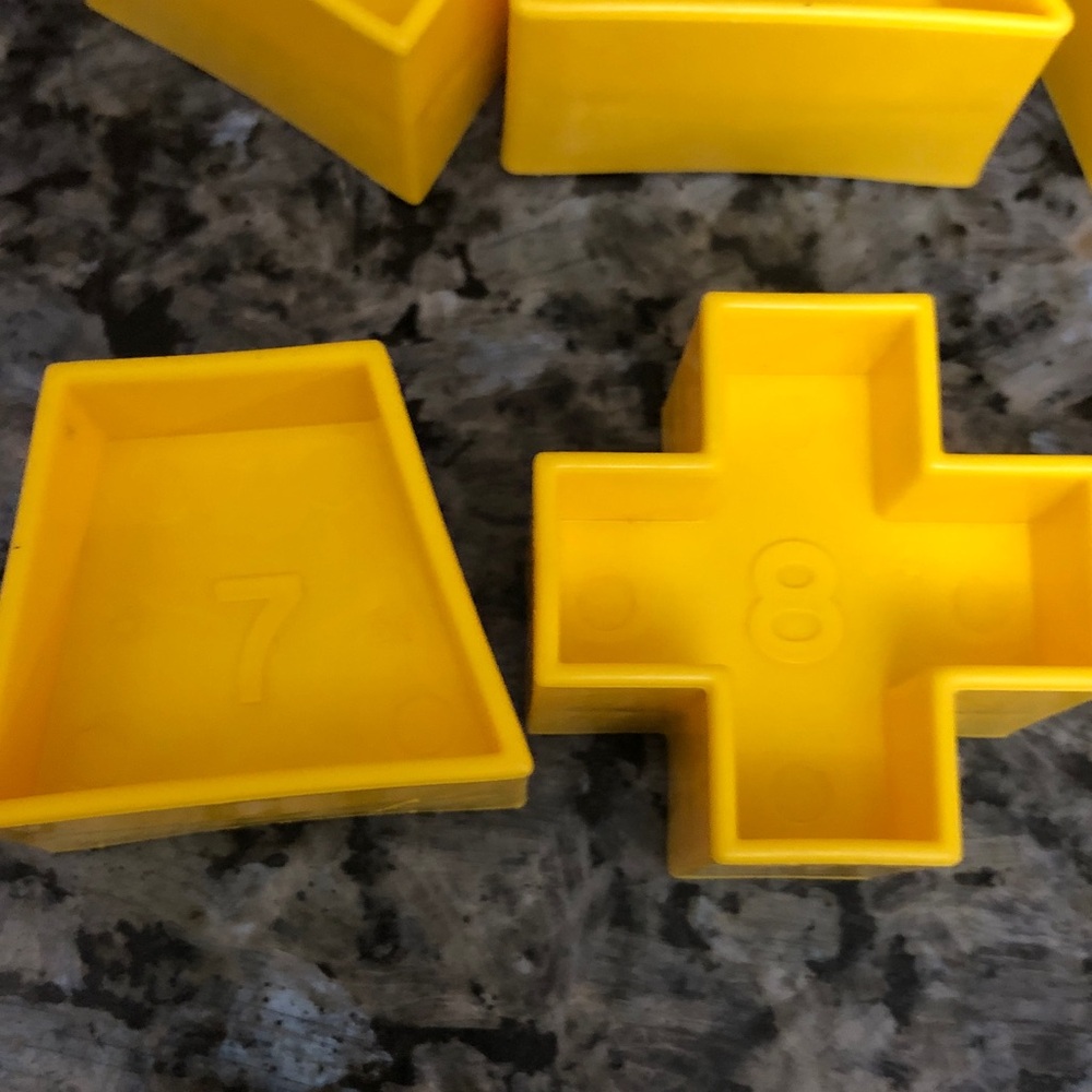 Tupperware Shape-O-Ball - Picture 7 of 8